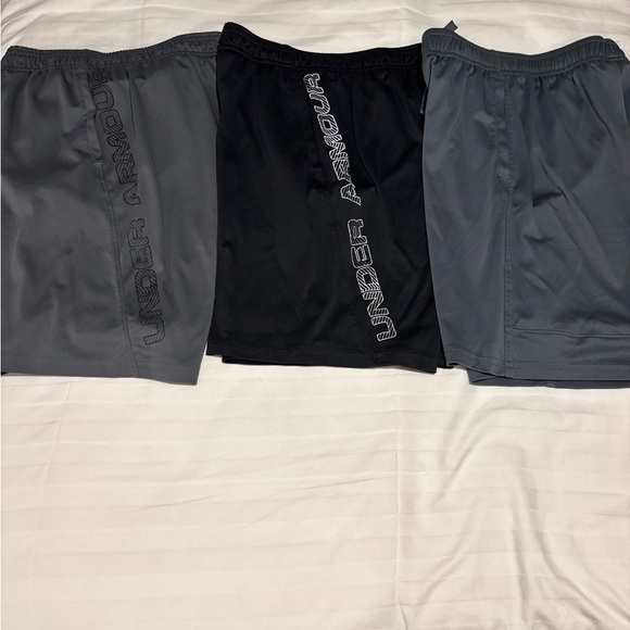 Under Armour boys  Athletic Shorts - Black and Gray Trio size medium - Picture 1 of 4